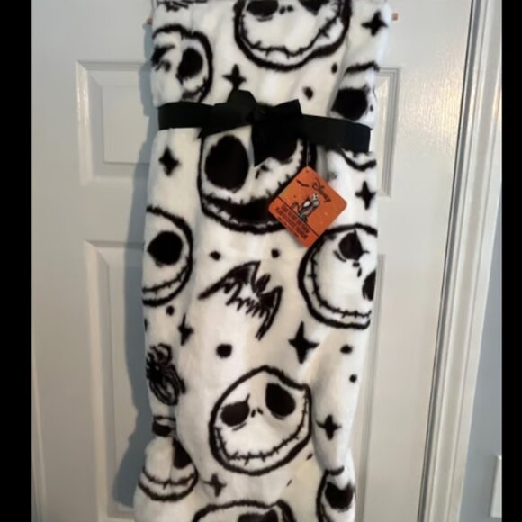 Disney's the nightmare before Christmas Halloween blanket - Picture 1 of 3